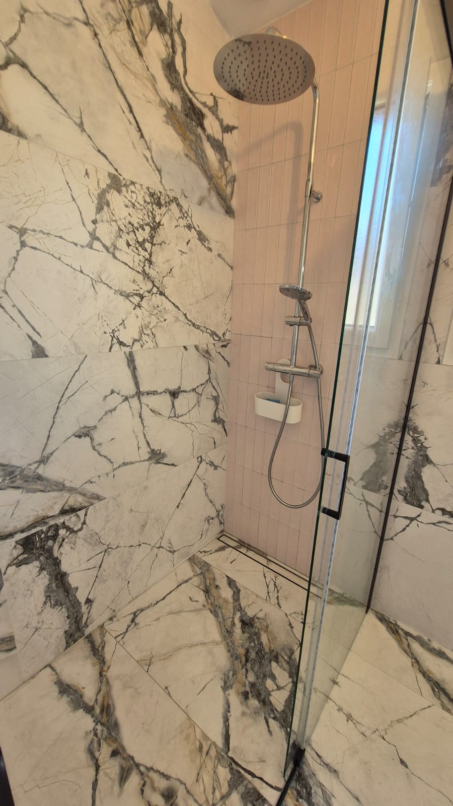 Carrelage intérieur réalisé par ADS Carrelage